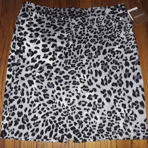 Ellen Tracy Women's Gray Leopard print Skirt. Size 14. New